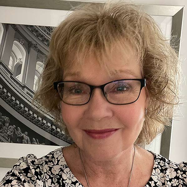 headshot of Lynda Mitchell