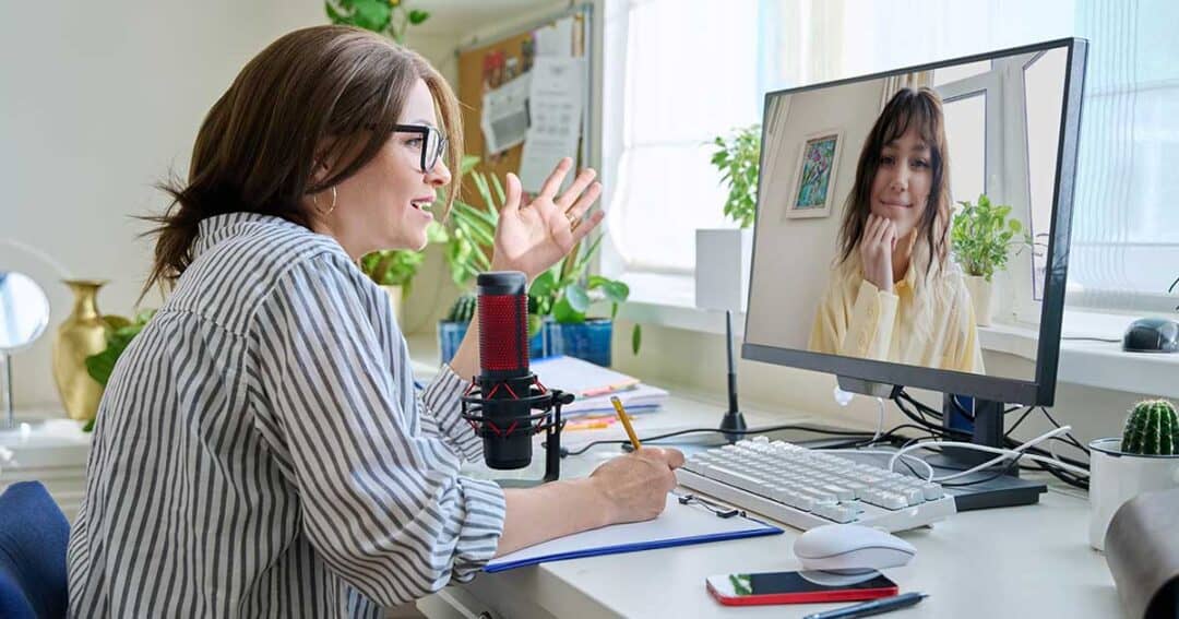 Asthma professional online giving an asthma coaching session with a woman with asthma